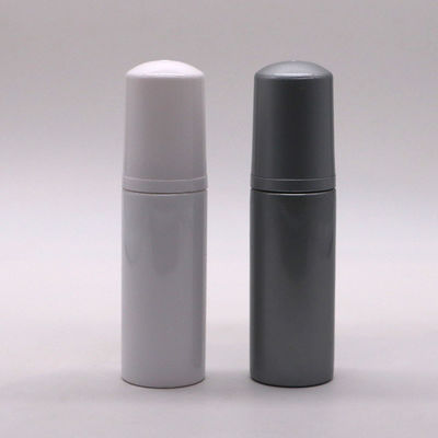 白いプラスチック発泡ボトル PET顔クリーナーのためのポンプ モウス 泡剤のボトル