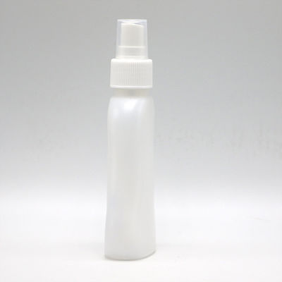 パーソナライズされたロゴとクラムシェル付き100ml PE 腰コレクション プラスチックスプリンクラーボトル